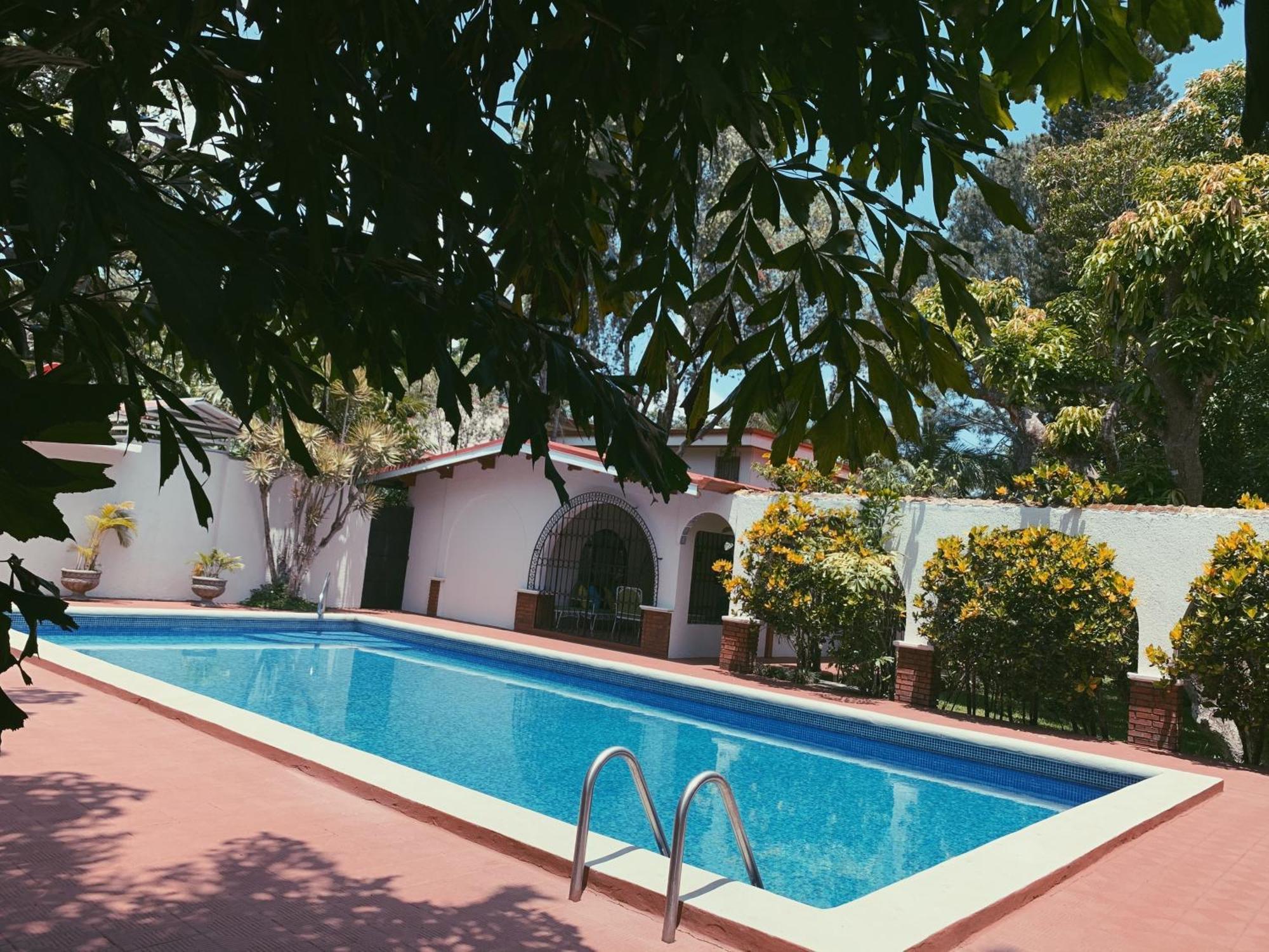 Hotel Hacienda Escondida *